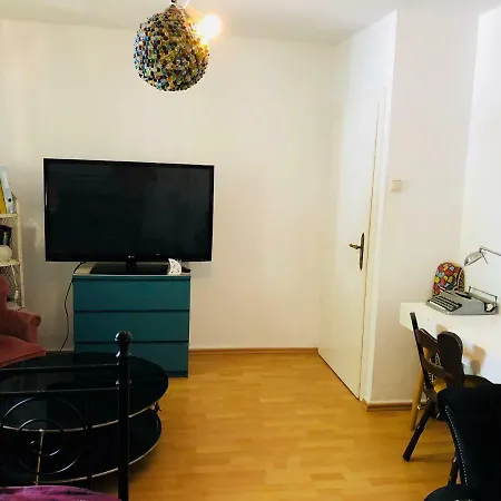 Cosy Room Close To Hbf & Fair